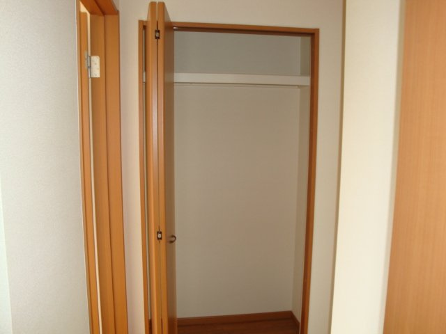 フロンティア栄の内装|廊下収納（イメージ）