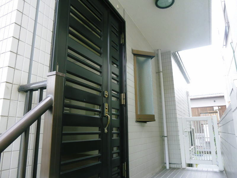 植田山住宅Ｂ棟のエントランス