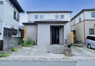 【外観】 | グランファミーロ・リスタイル五井西　中古戸建　五井駅 | 2500万円以下の内装リフォーム済み戸建！
すぐに新しい生活をスタートすることができ、利便性のよい立地で永く暮らしていただけます。
土地40坪以上、カースペース２台可能です。
教育施設も徒歩約10分！