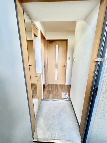 コリーヌ江坂の玄関