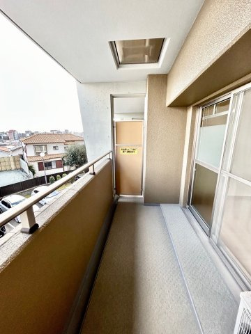 コリーヌ江坂のバルコニー