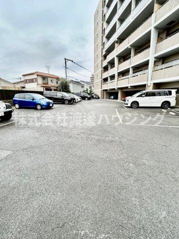 コリーヌ江坂の駐車場|敷地内平面駐車場