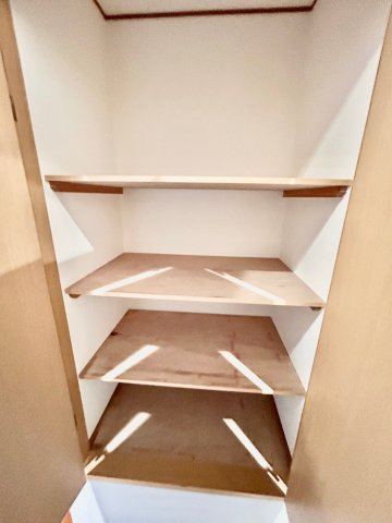 コリーヌ江坂の収納