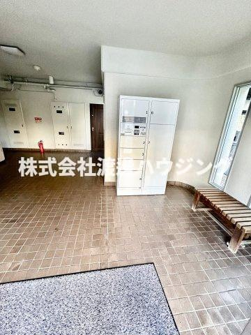 メゾン千里中央のエントランス