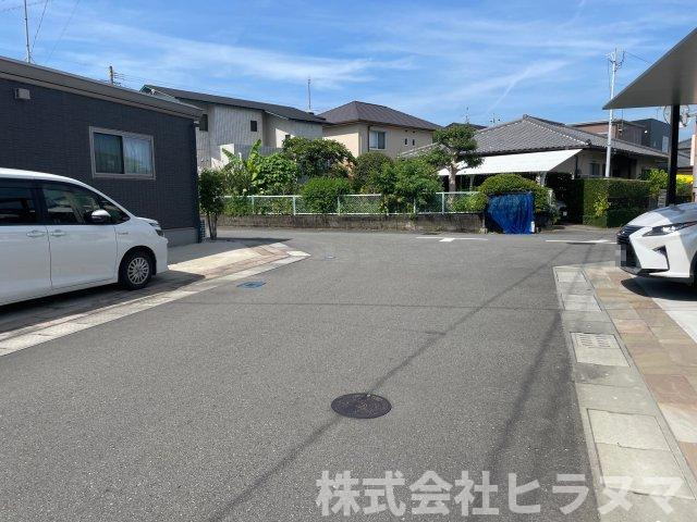月見ヶ丘5丁目の前面道路含む現地写真