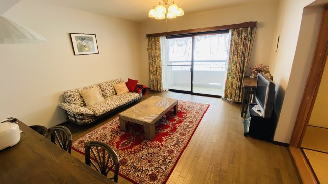 浅間ハイランドパーク プルミエールC棟1階 2LDK サウナ付きの居間・リビング