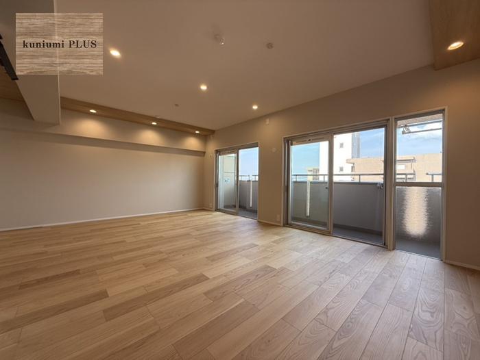 鶴見緑地コーポの居間・リビング