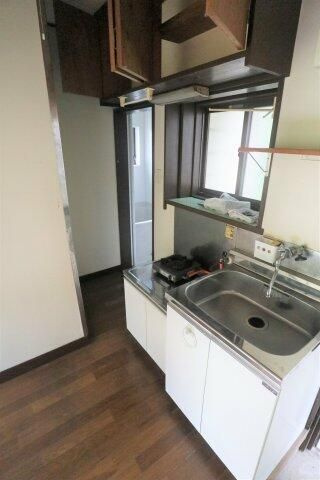 横須賀市西逸見町２丁目のアパートのキッチン