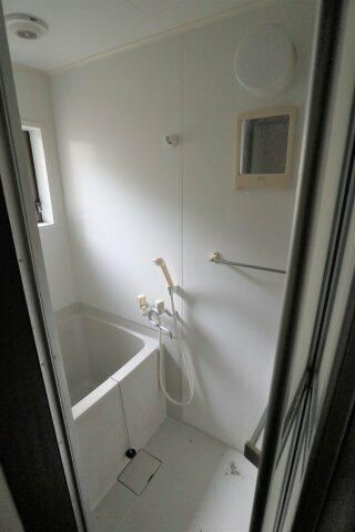 横須賀市西逸見町２丁目のアパートの浴室