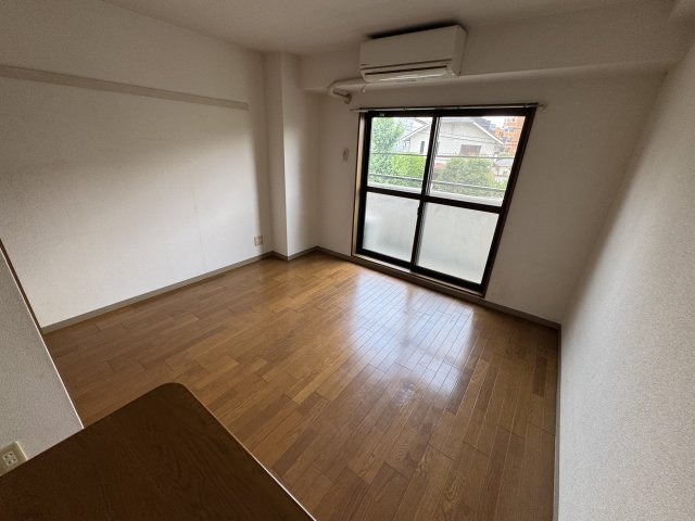 EAST AS ONEの居間・リビング