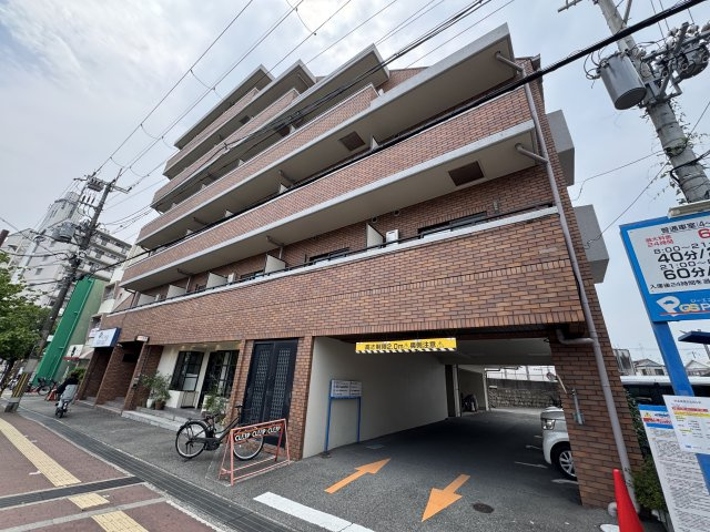 EAST AS ONEの外観