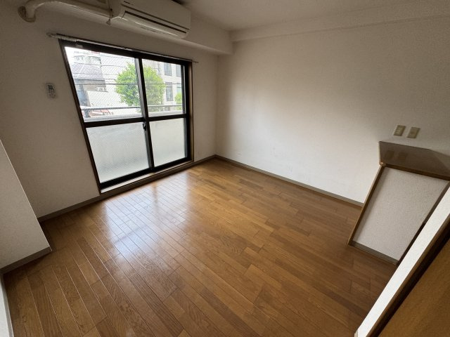 EAST AS ONEの居間・リビング