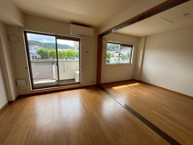 ジャンプ寺小路の居間・リビング