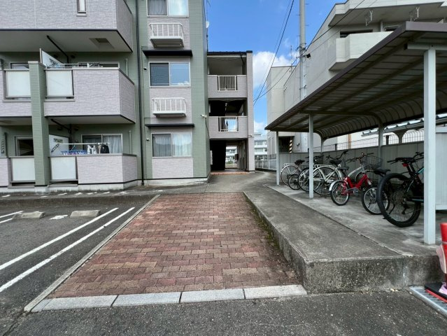 ジャンプ寺小路の駐車場