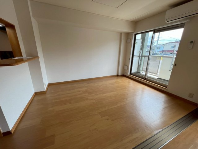 ジャンプ寺小路の居間・リビング