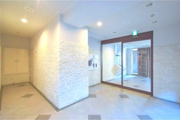 Gramercy Juso-higashi 1stのロビー