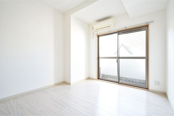 Gramercy Juso-higashi 1stの洋室