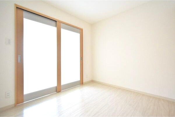 Gramercy Juso-higashi 1stの居間・リビング