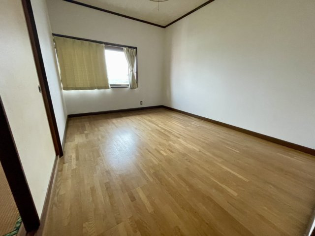 鳥取市南隈　中古戸建の洋室