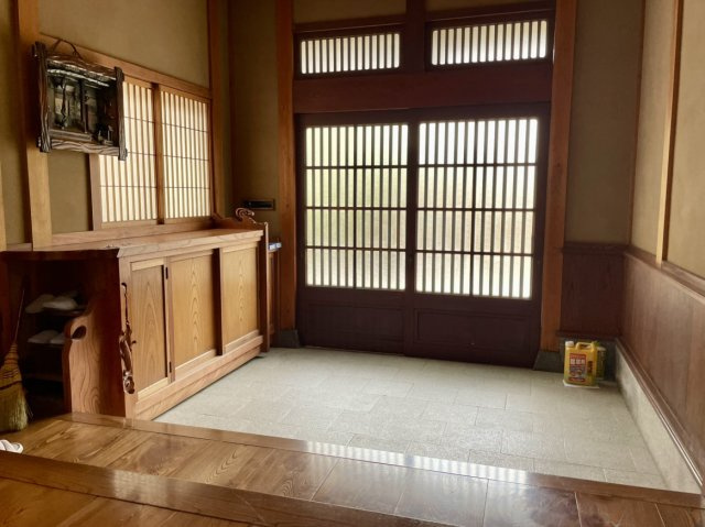 鳥取市南隈　中古戸建の玄関
