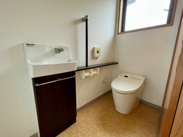 鳥取市南隈　中古戸建のトイレ