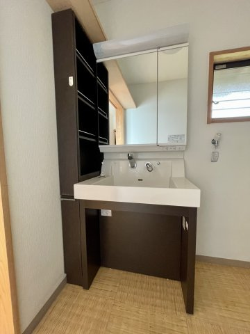 鳥取市南隈　中古戸建の独立洗面台
