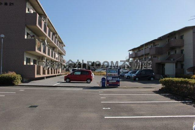 ピアコート旭21の駐車場|車をお持ちの方に嬉しい駐車場付きの物件です