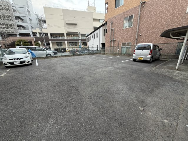 相模原市中央区相模原１丁目テナントの駐車場