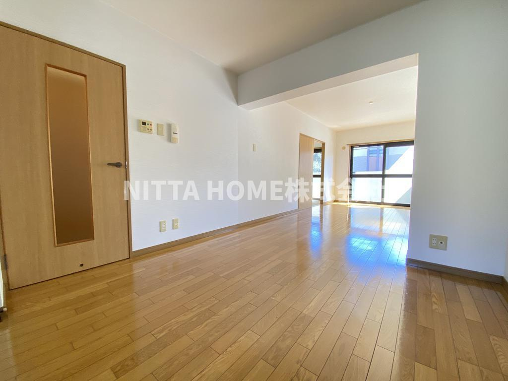 ユーミー清道の居間・リビング|１３帖のリビングルームです◎