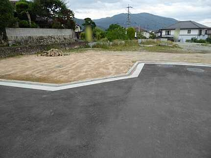 広島市安佐北区亀山６丁目　土地(全３区画)の前面道路含む現地写真