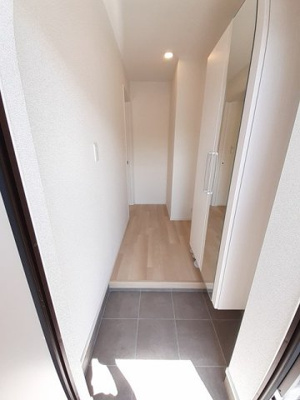 【玄関】 | フルール人吉Ⅰ | 収納もある玄関です