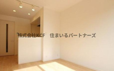 【居間・リビング】 | メゾンシュクレ | こちらのリビングで趣味の時間をお楽しみください