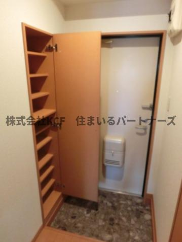 アーバンエルの玄関|収納もある玄関です