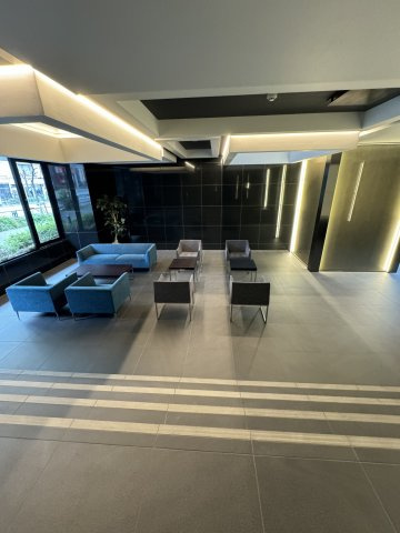 コンフォリア滝野川のエントランス