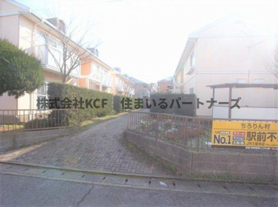 【エントランス】 | ちろりん村B棟 | 落ち着いたエントランスです