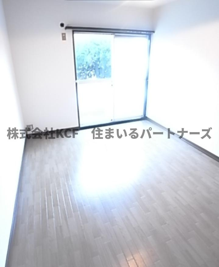 ちろりん村B棟の洋室|落ち着いた色調の洋室です