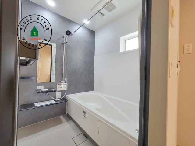 菊池郡大津町室第1-3棟（4号棟）の浴室|1日の疲れを癒してくれる広々バスルーム。雨の日のお洗濯にも大活躍な浴室乾燥機付です！