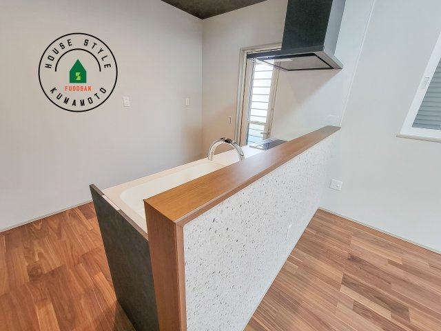 菊池郡大津町室第1-3棟（4号棟）のダイニング|キッチンから立ち込める香りが今日の料理を期待させます。