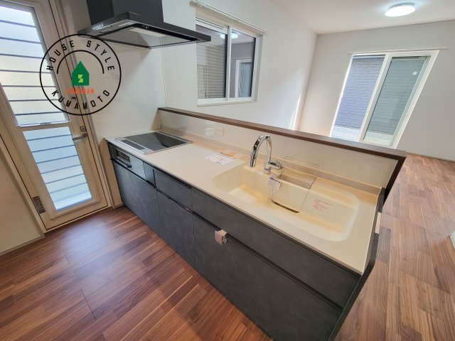 菊池郡大津町室第1-3棟（4号棟）のキッチン|ご家族を近くに感じられる対面キッチンのLDK。会話もはずみそうですね。