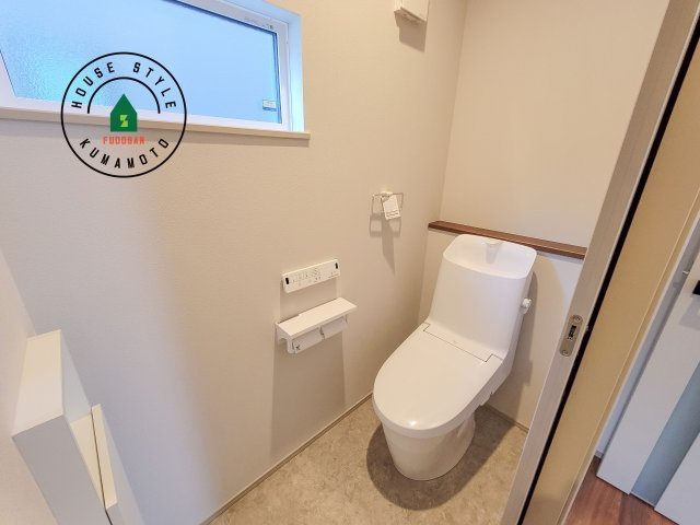 菊池郡大津町室第1-3棟（5号棟）のトイレ|温水洗浄便座を完備しております。2ヶ所にトイレがあるのは朝の慌ただしい時間も安心です。