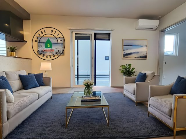 菊池郡大津町室第1-3棟（5号棟）の居間・リビング|明るく開放的なリビングダイニングは豊かな陽光が注ぎ込み、やすらぎの空間を演出してくれます。ご家族で楽しいひとときをお過ごし下さい。※家具はCGを合成したものです。