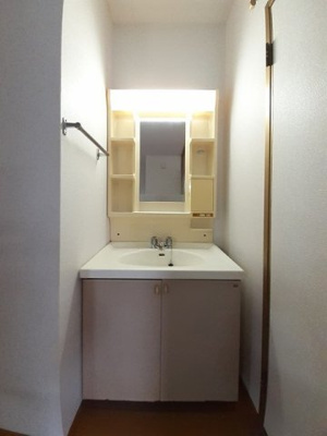 【洗面所】 | アーバン不知火 | スペースが確保できる洗面所です