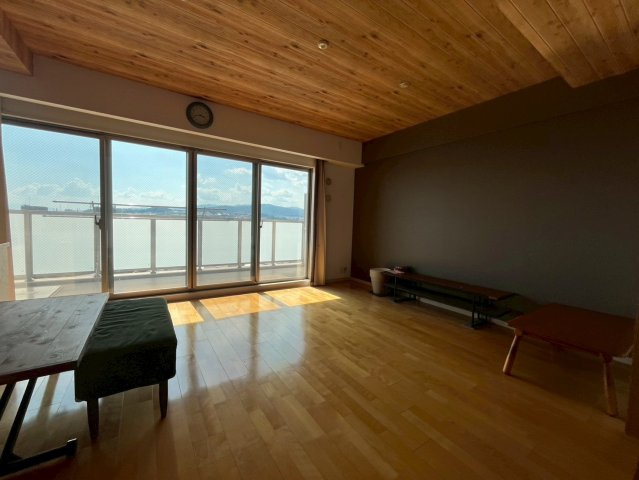 ジェイグラン高槻の居間・リビング