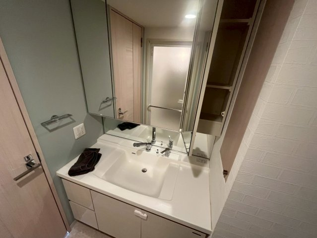 ジェイグラン高槻の洗面所