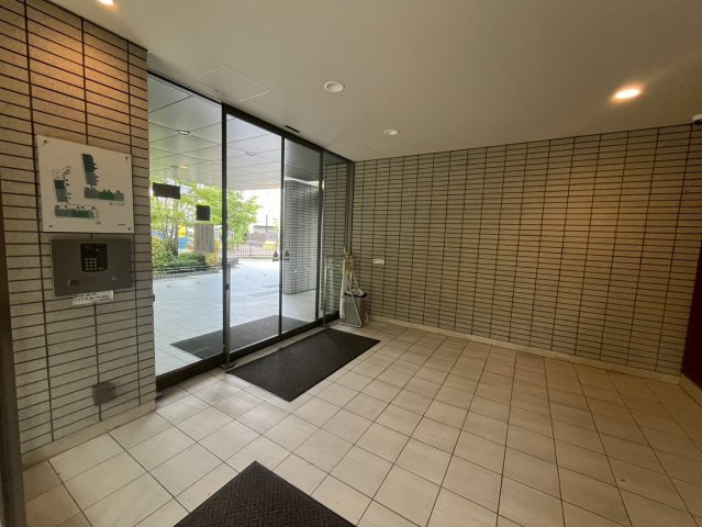 ジェイグラン高槻のエントランス