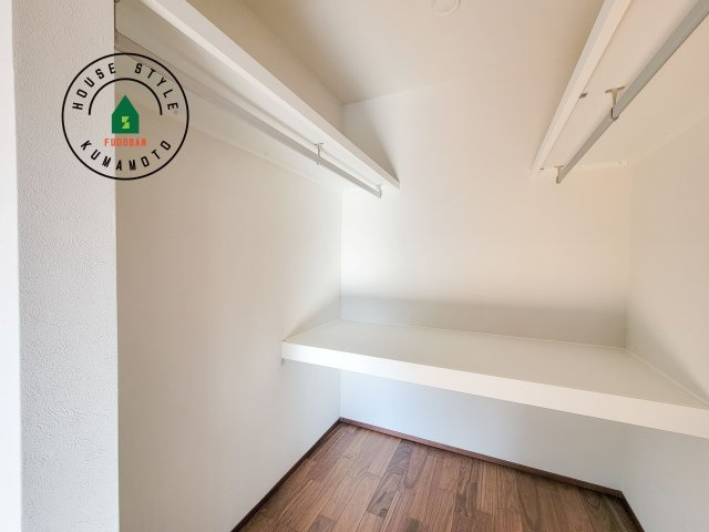 菊池郡大津町室第1-3棟（6号棟）の内観：施工例|洋服や大きな荷物が多い方や人数の多いご家族などは、一般的なクローゼットよりもウォークインクローゼットのほうが使い勝手が良いです。
