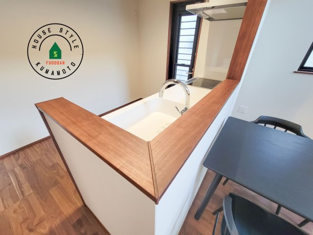 菊池郡大津町室第1-3棟（6号棟）の内観：施工例|キッチンから立ち込める香りが今日の料理を期待させます。