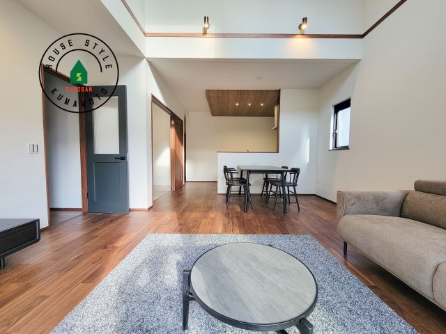 菊池郡大津町室第1-3棟（6号棟）の内観：施工例|キッチンからリビングをしっかり確認できます。家族の笑顔があふれる空間になりそうですね。