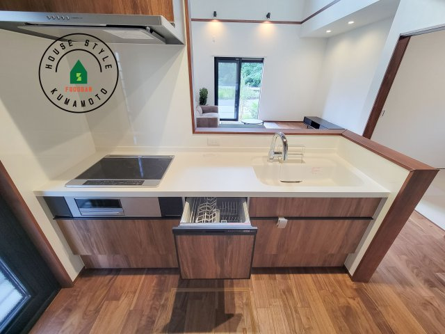 菊池郡大津町室第1-3棟（6号棟）の内観：施工例|ご家族を近くに感じられる対面キッチンのLDK。会話もはずみそうですね。