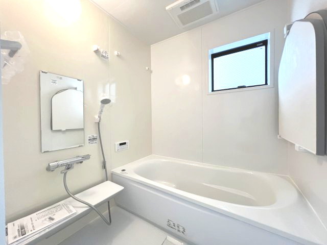 青梅市長淵３丁目　新築戸建全7棟の浴室|ベンチバス仕様で小さなお子様やお年寄りにも安心